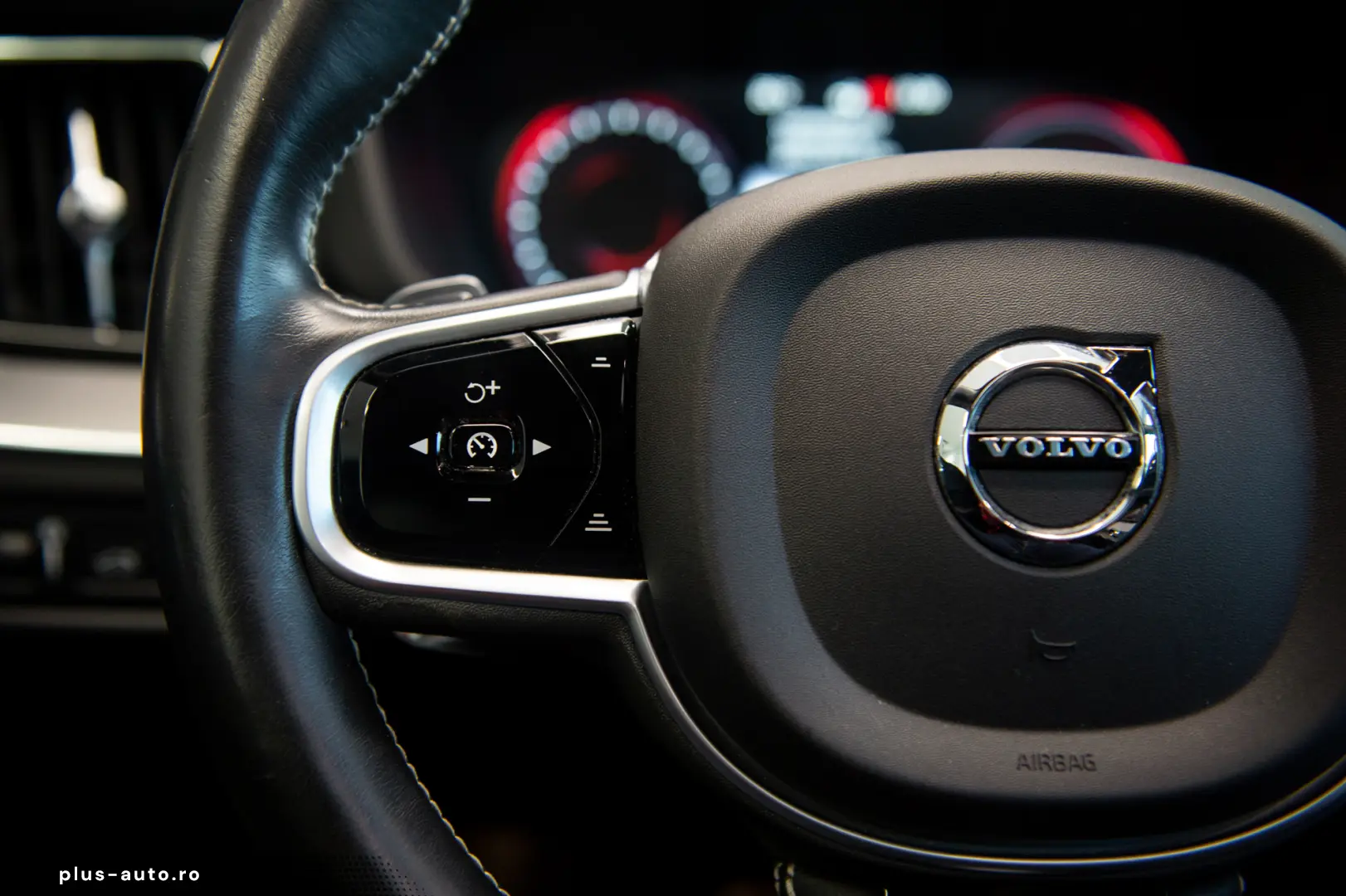 Volvo XC60 T8 R-Design