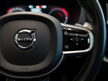 Volvo XC60 T8 R-Design