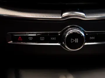 Volvo XC60 T8 R-Design