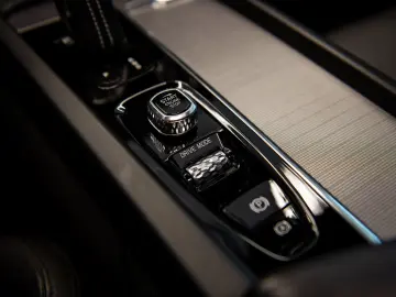 Volvo XC60 T8 R-Design