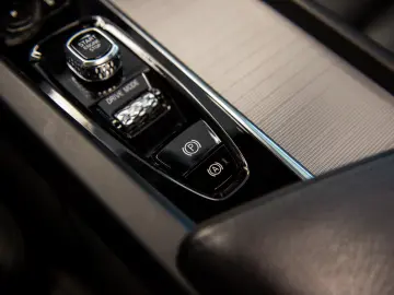 Volvo XC60 T8 R-Design