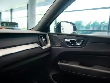 Volvo XC60 T8 R-Design