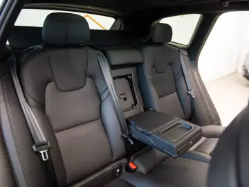 Volvo XC60 T8 R-Design