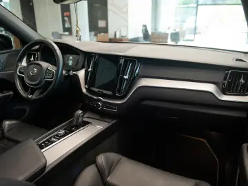 Volvo XC60 T8 R-Design