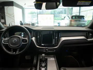 Volvo XC60 T8 R-Design