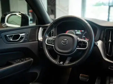 Volvo XC60 T8 R-Design