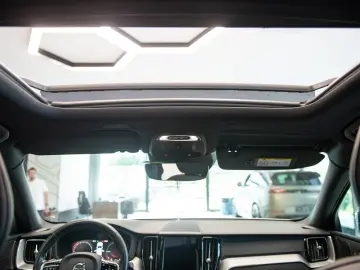 Volvo XC60 T8 R-Design