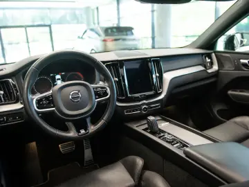 Volvo XC60 T8 R-Design