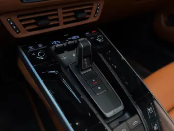 Porsche 992 Targa 4S Burmester Clubleder