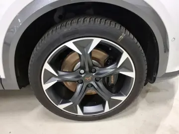 CUPRA Formentor VZ 1.4 e-HYBRID 180kW DSG LED RFK PANO