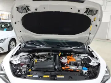 CUPRA Formentor VZ 1.4 e-HYBRID 180kW DSG LED RFK PANO