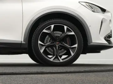CUPRA Formentor VZ 1.4 e-Hybrid DSG ACC AHK PANO