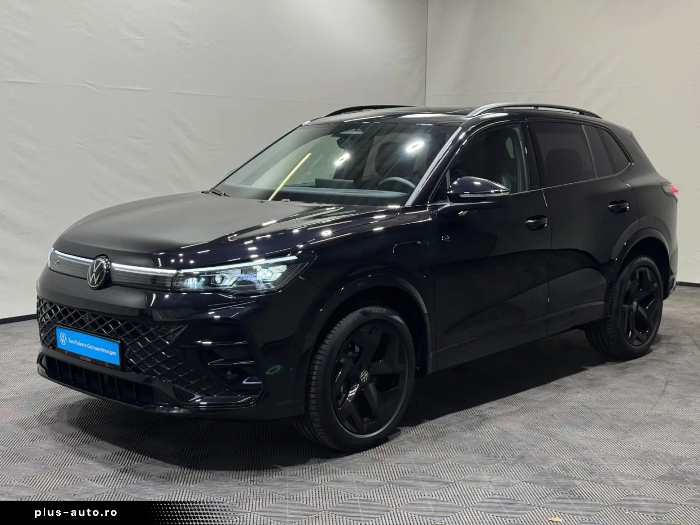 VW Tiguan R-Line 1.5 TSI eHybrid   MATRIX NAVI PANO