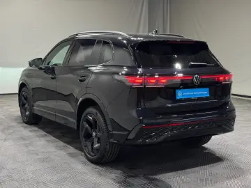VW Tiguan R-Line 1.5 TSI eHybrid   MATRIX NAVI PANO