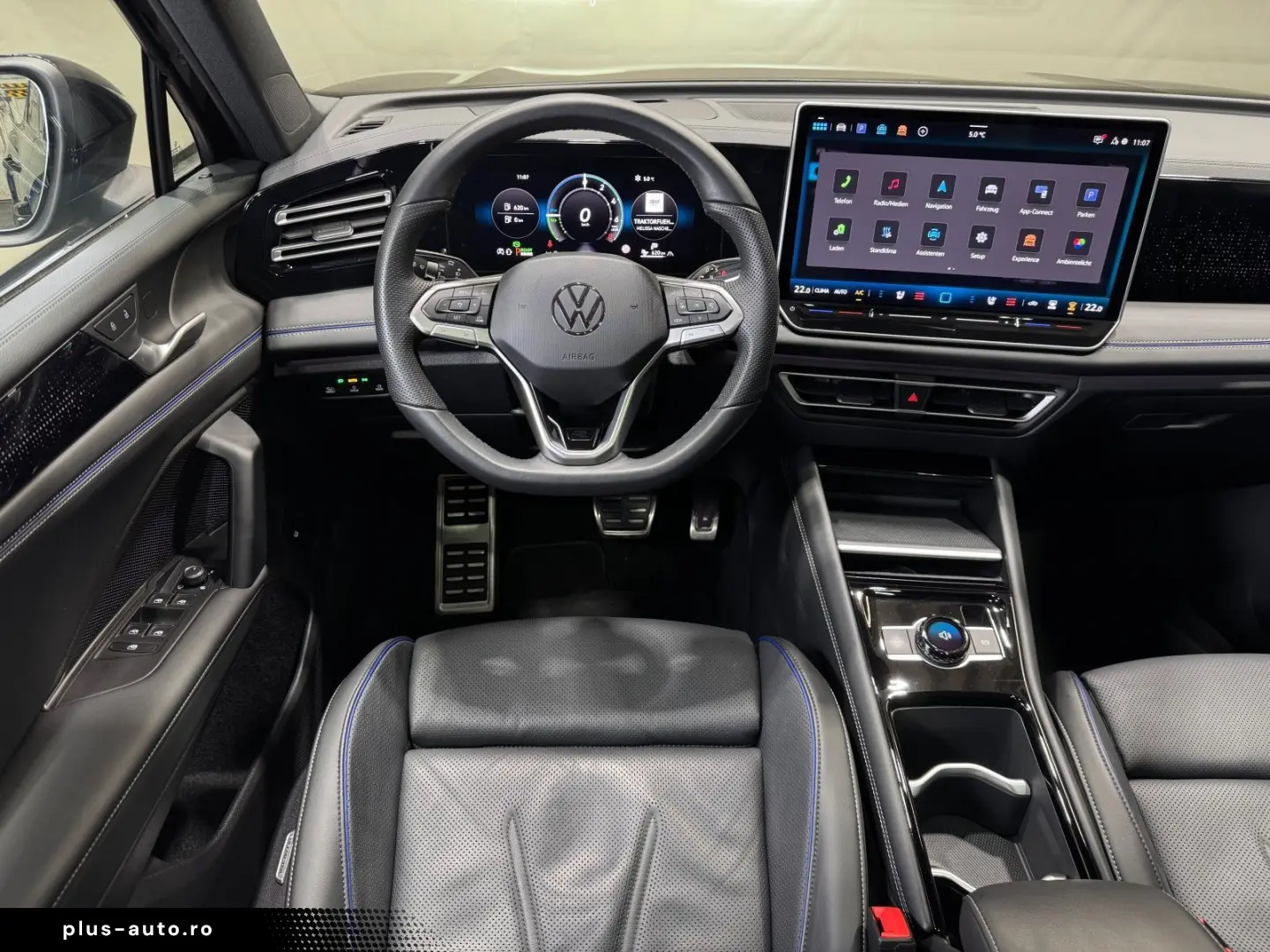 VW Tiguan R-Line 1.5 TSI eHybrid   MATRIX NAVI PANO