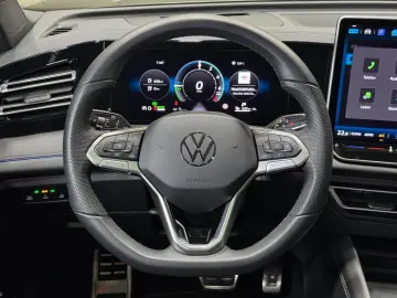 VW Tiguan R-Line 1.5 TSI eHybrid   MATRIX NAVI PANO