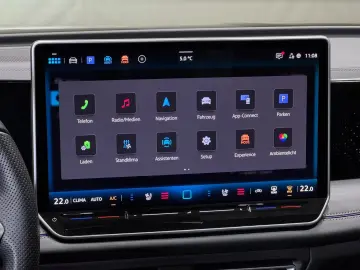 VW Tiguan R-Line 1.5 TSI eHybrid   MATRIX NAVI PANO