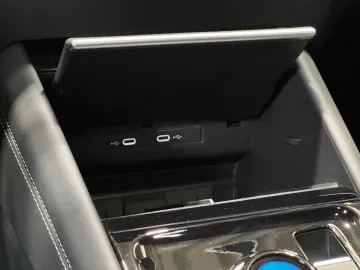 VW Tiguan R-Line 1.5 TSI eHybrid   MATRIX NAVI PANO