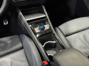 VW Tiguan R-Line 1.5 TSI eHybrid   MATRIX NAVI PANO