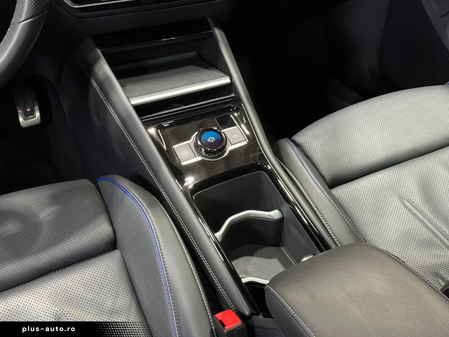 VW Tiguan R-Line 1.5 TSI eHybrid   MATRIX NAVI PANO