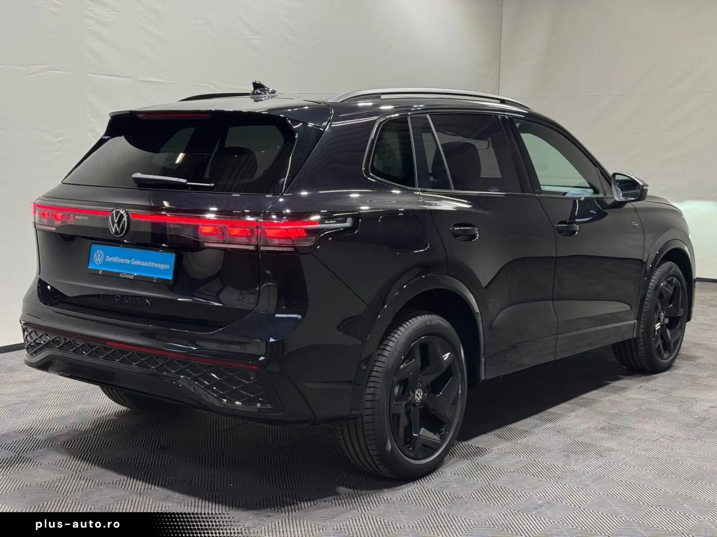 VW Tiguan R-Line 1.5 TSI eHybrid   MATRIX NAVI PANO