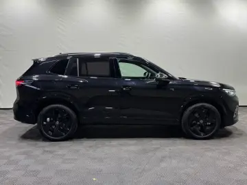 VW Tiguan R-Line 1.5 TSI eHybrid   MATRIX NAVI PANO