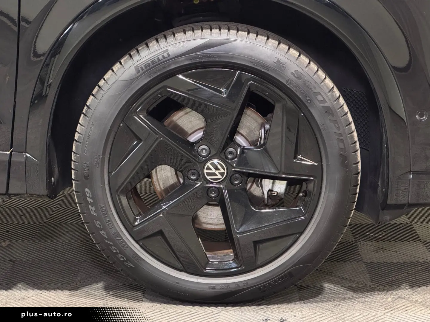 VW Tiguan R-Line 1.5 TSI eHybrid   MATRIX NAVI PANO