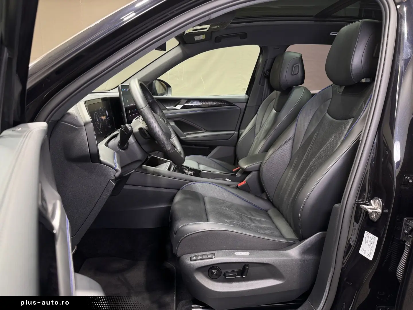 VW Tiguan R-Line 1.5 TSI eHybrid   MATRIX NAVI PANO