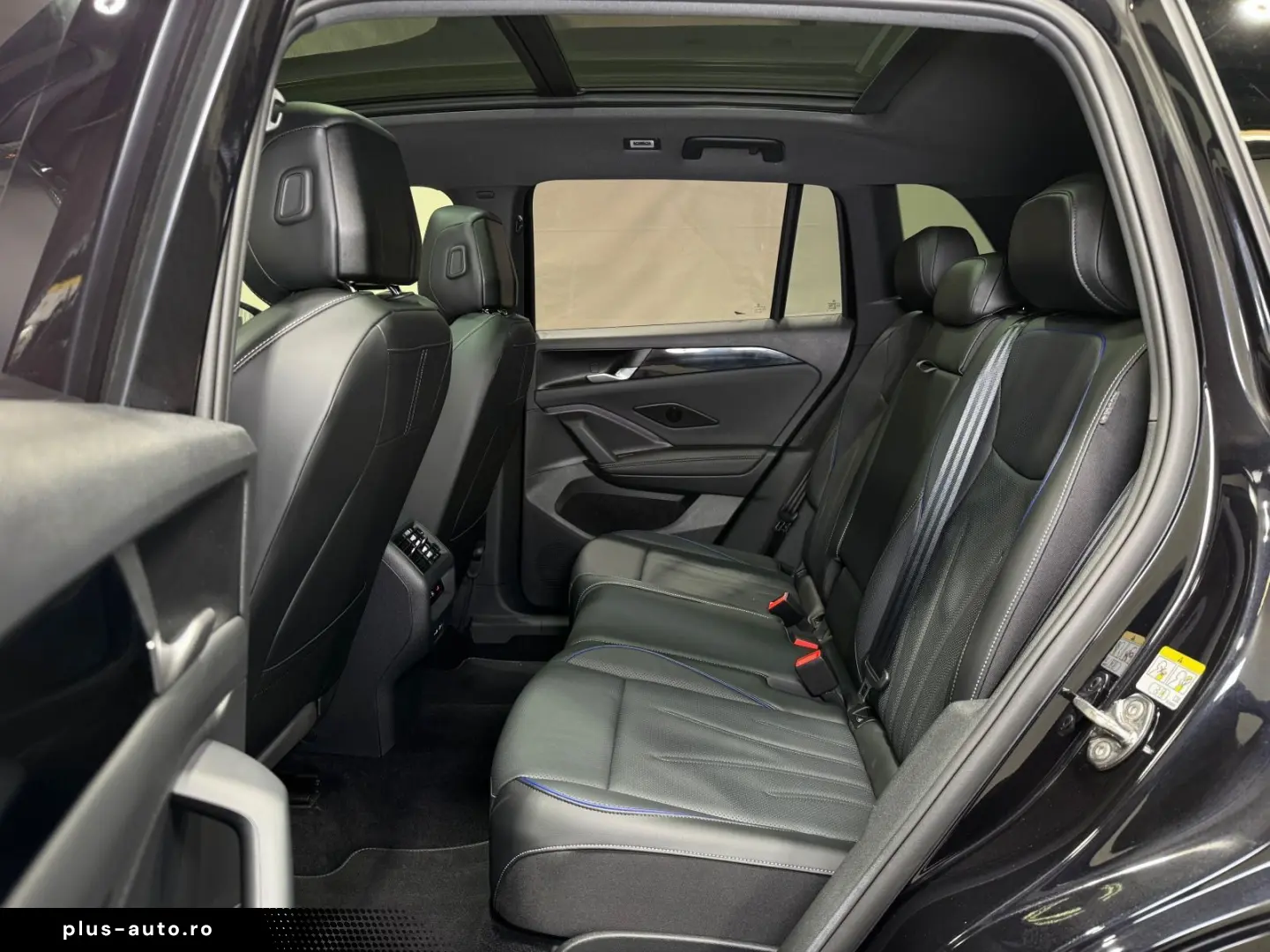 VW Tiguan R-Line 1.5 TSI eHybrid   MATRIX NAVI PANO