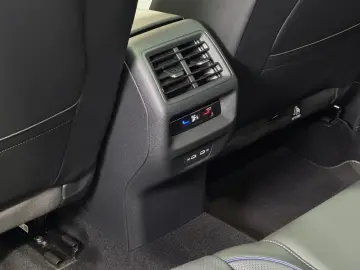 VW Tiguan R-Line 1.5 TSI eHybrid   MATRIX NAVI PANO