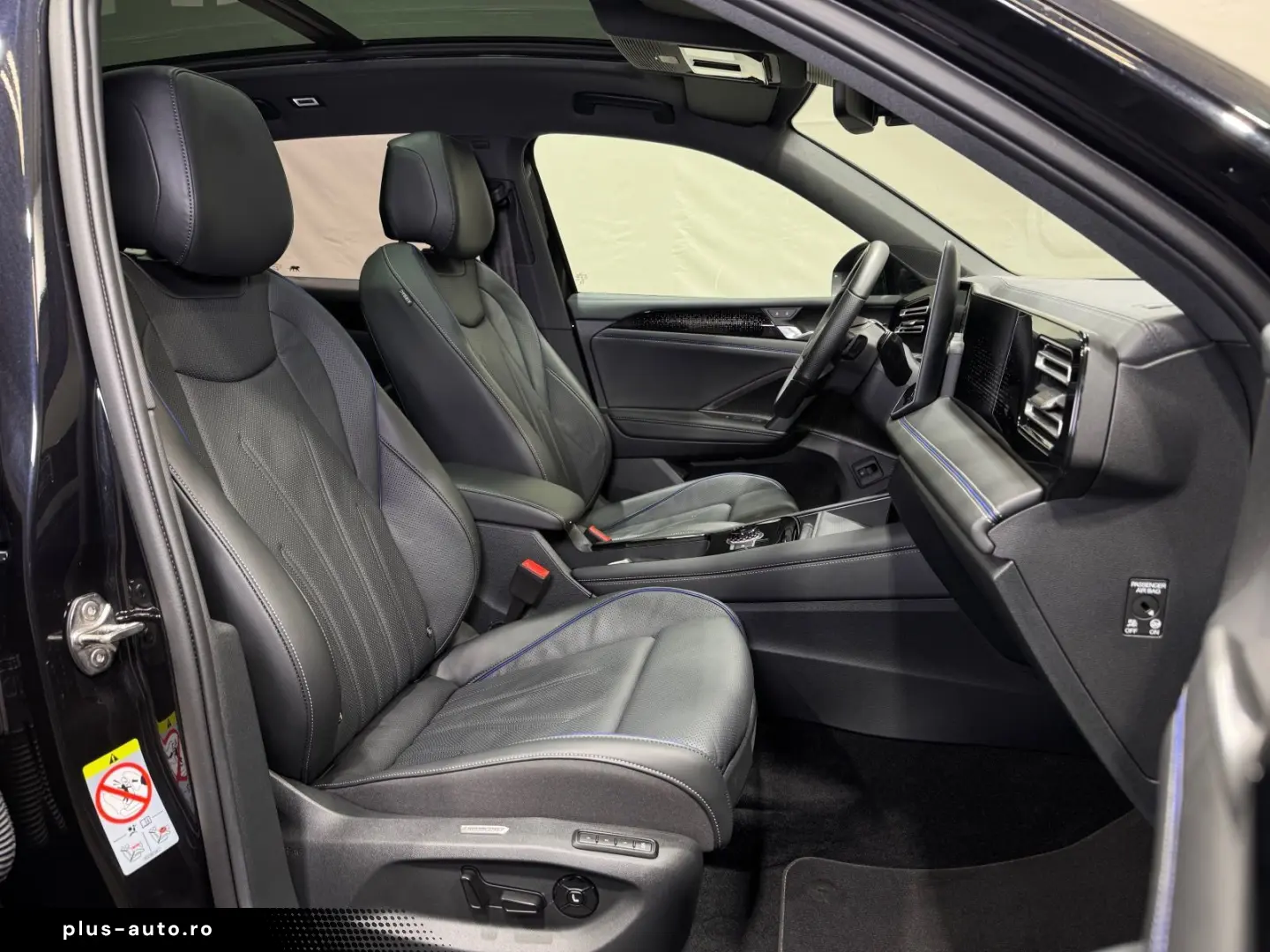 VW Tiguan R-Line 1.5 TSI eHybrid   MATRIX NAVI PANO