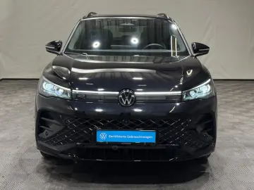 VW Tiguan R-Line 1.5 TSI eHybrid   MATRIX NAVI PANO