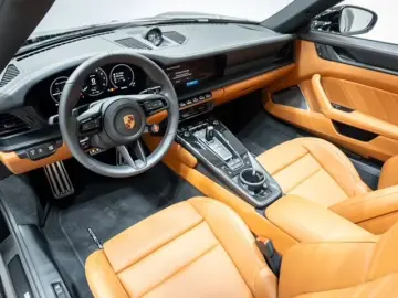 Porsche 911 Urmodell 911 Targa 4 GTS T-Hybrid Burmester