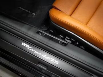 Porsche 911 Urmodell 911 Targa 4 GTS T-Hybrid Burmester
