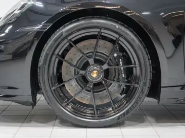 Porsche 911 Urmodell 911 Targa 4 GTS T-Hybrid Burmester