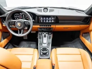 Porsche 911 Urmodell 911 Targa 4 GTS T-Hybrid Burmester