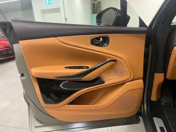 Aston Martin 4.0 V8 TWIN TURBO