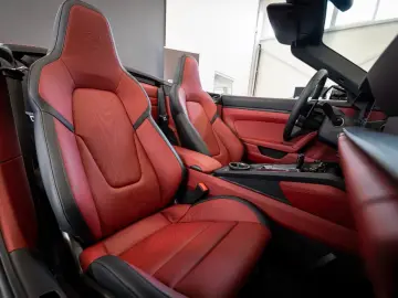 Porsche 911 992.2 Carrera 4 GTS T-Hybrid Cabriol