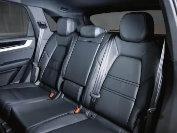 PORSCHE Cayenne E-Hy SoftClo Matrix InnoDr PassDispl Ventil