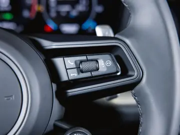 PORSCHE Cayenne E-Hy SoftClo Matrix InnoDr PassDispl Ventil