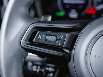 PORSCHE Cayenne E-Hy SoftClo Matrix InnoDr PassDispl Ventil