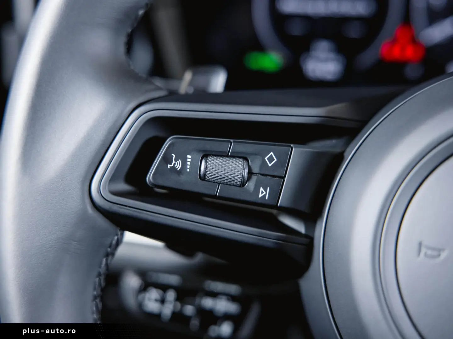 PORSCHE Cayenne E-Hy SoftClo Matrix InnoDr PassDispl Ventil