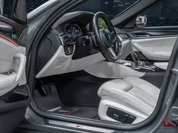 BMW 530e xDrive M-Sport Pro H K Sunroof ACC Matrix