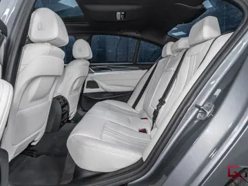 BMW 530e xDrive M-Sport Pro H K Sunroof ACC Matrix