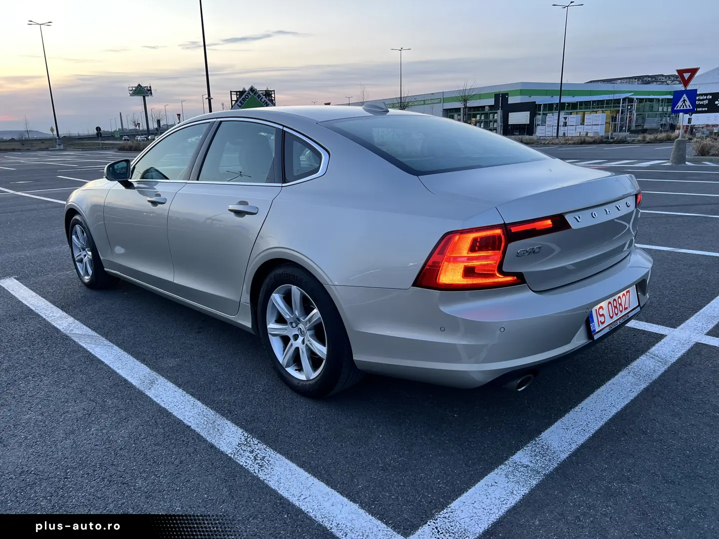 Volvo S90