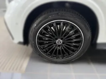 MERCEDES-BENZ GLC 300 e 4M AMG NIGHT PANO HUD AHK MBUX