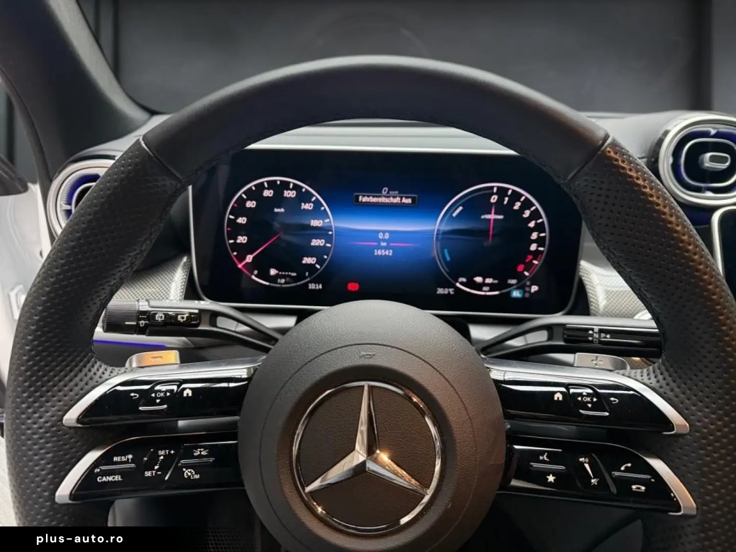 MERCEDES-BENZ GLC 300 e 4M AMG NIGHT PANO HUD AHK MBUX
