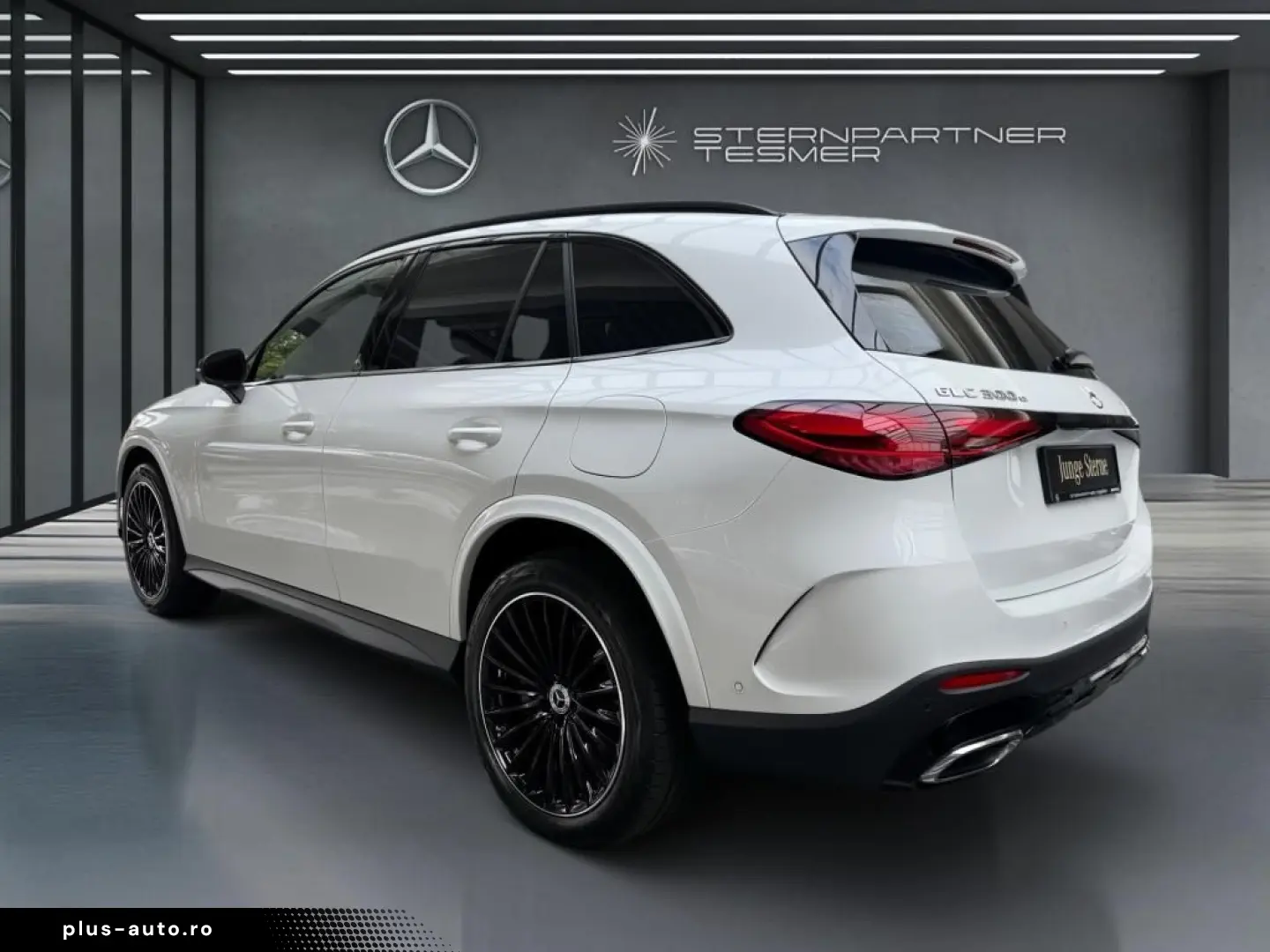 MERCEDES-BENZ GLC 300 e 4M AMG NIGHT PANO HUD AHK MBUX