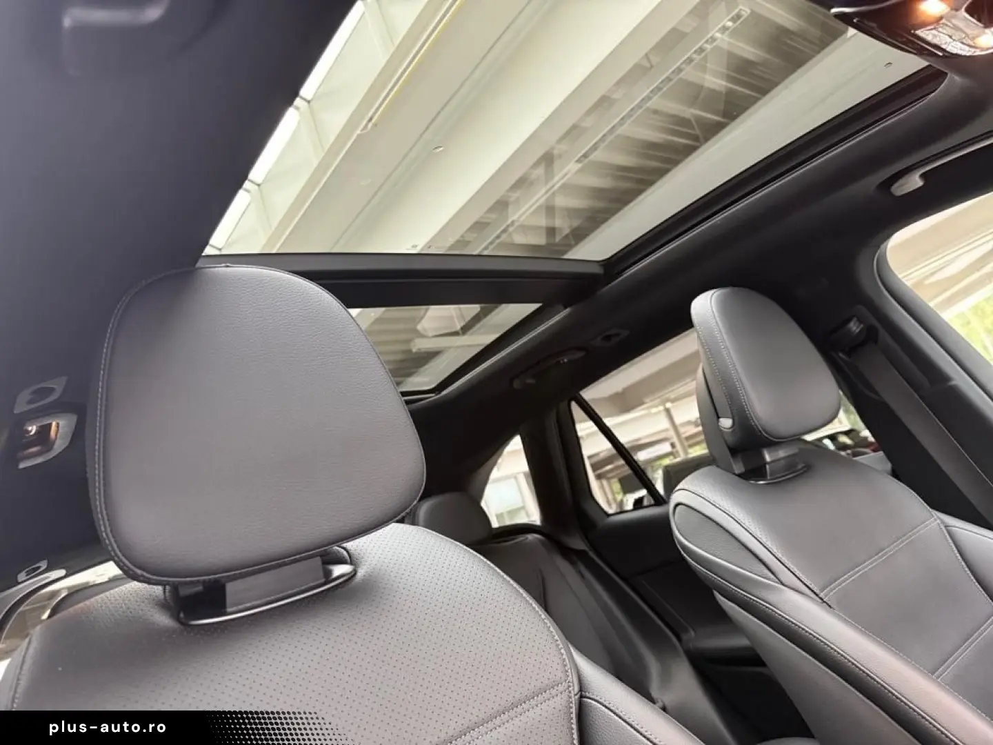 MERCEDES-BENZ GLC 300 e 4M AMG NIGHT PANO HUD AHK MBUX