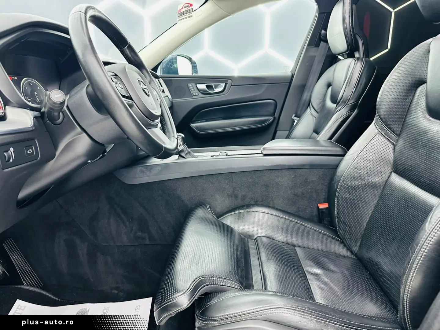 VOLVO XC60 2016 — imagine 12
